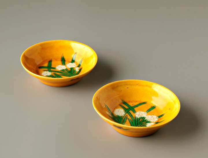 Pair of Miniature dishes